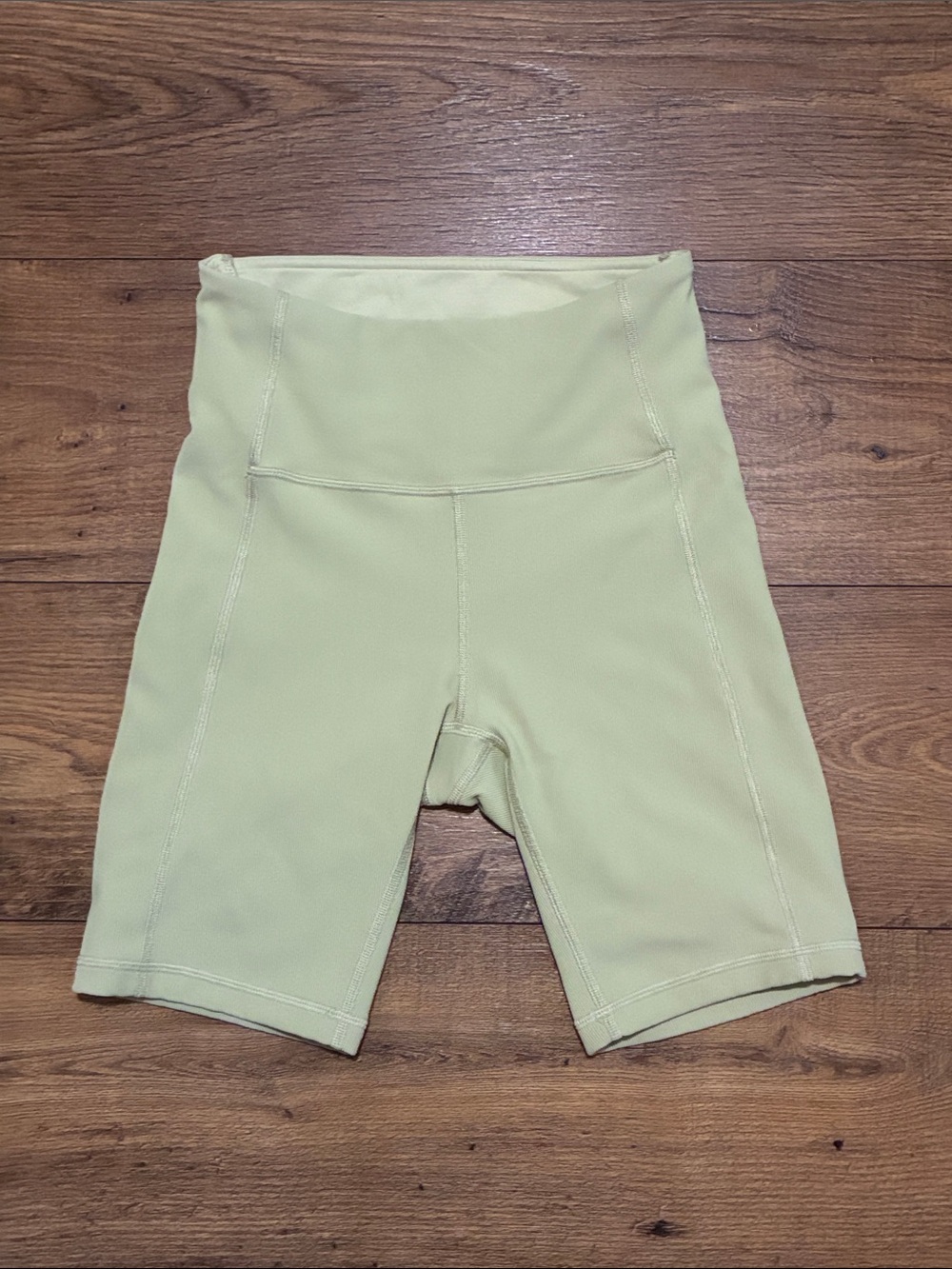 Lululemon Align 6 high-rise workout shorts green size 4